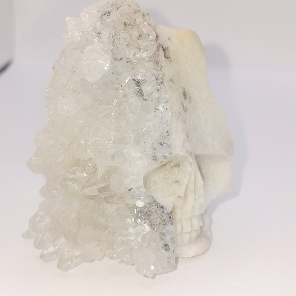 Quartz Crystal hand carved skull - Picture 9 of 10